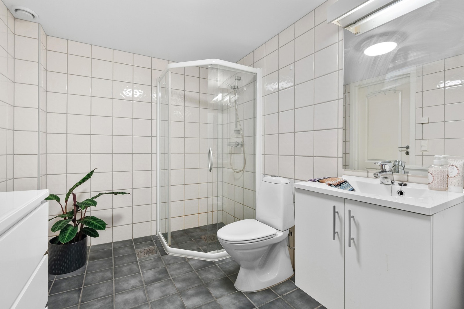 - Det er vannbåren varme på badet - Galleribilde