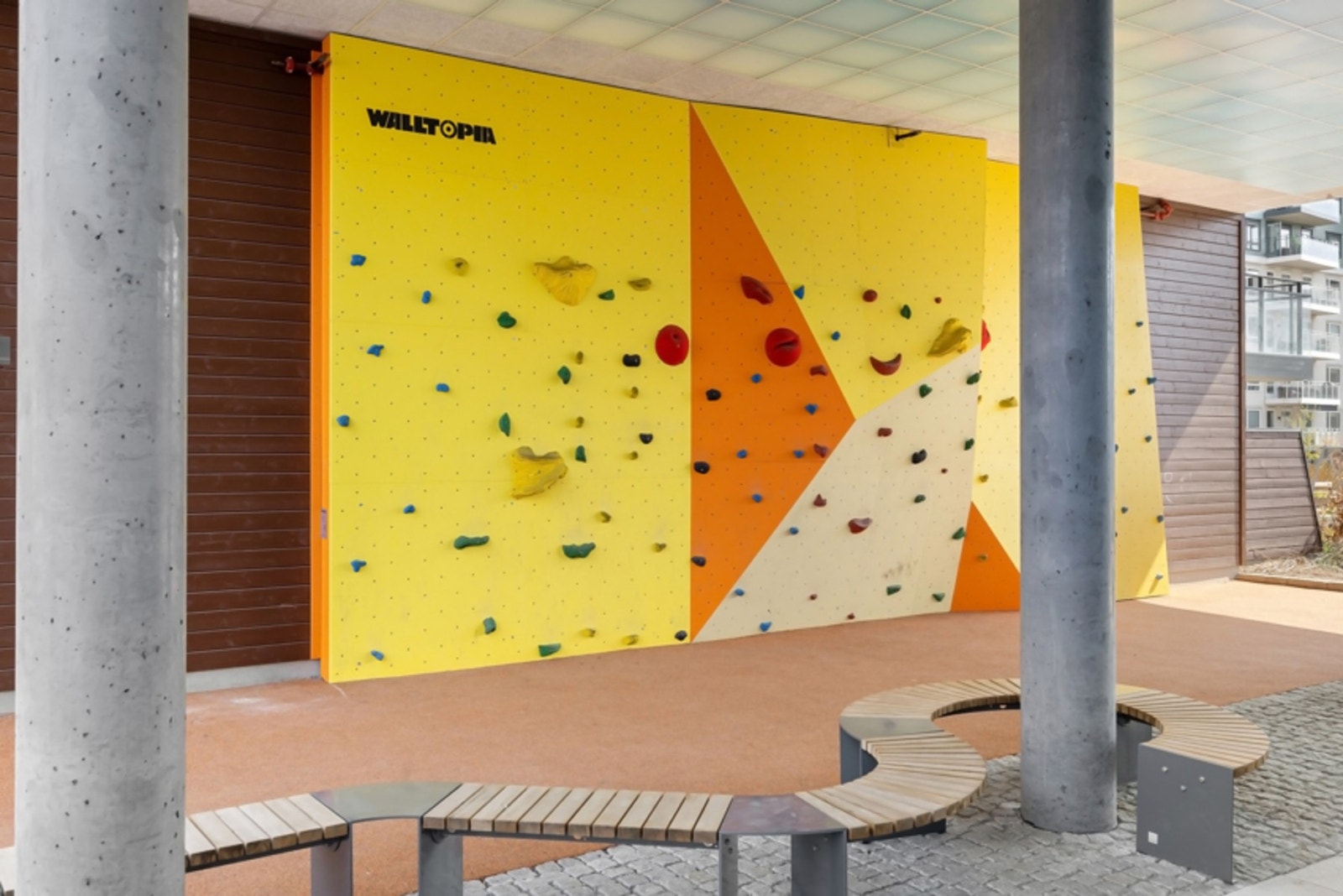 Gartnerkvartalet har egen balløkke, lekeplass, pergola med grill, utendørs amfi, to etasjer høy klatrevegg, m.m. Galleribilde