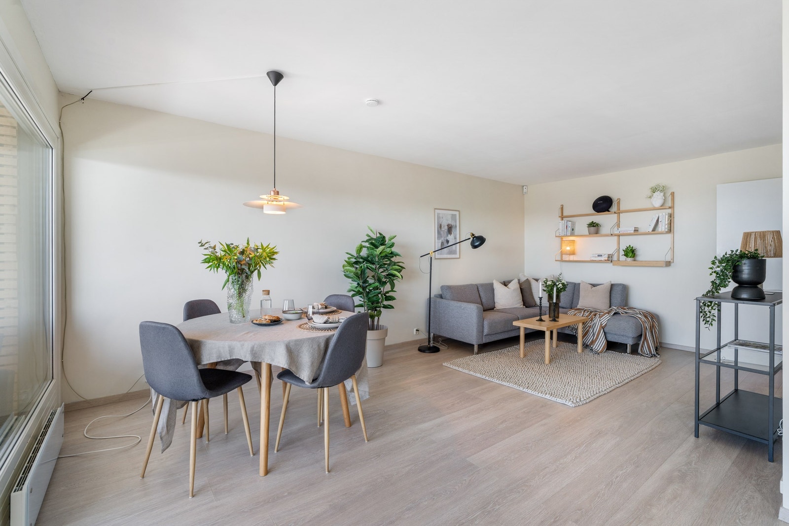 Spiseplass/stue. Galleribilde