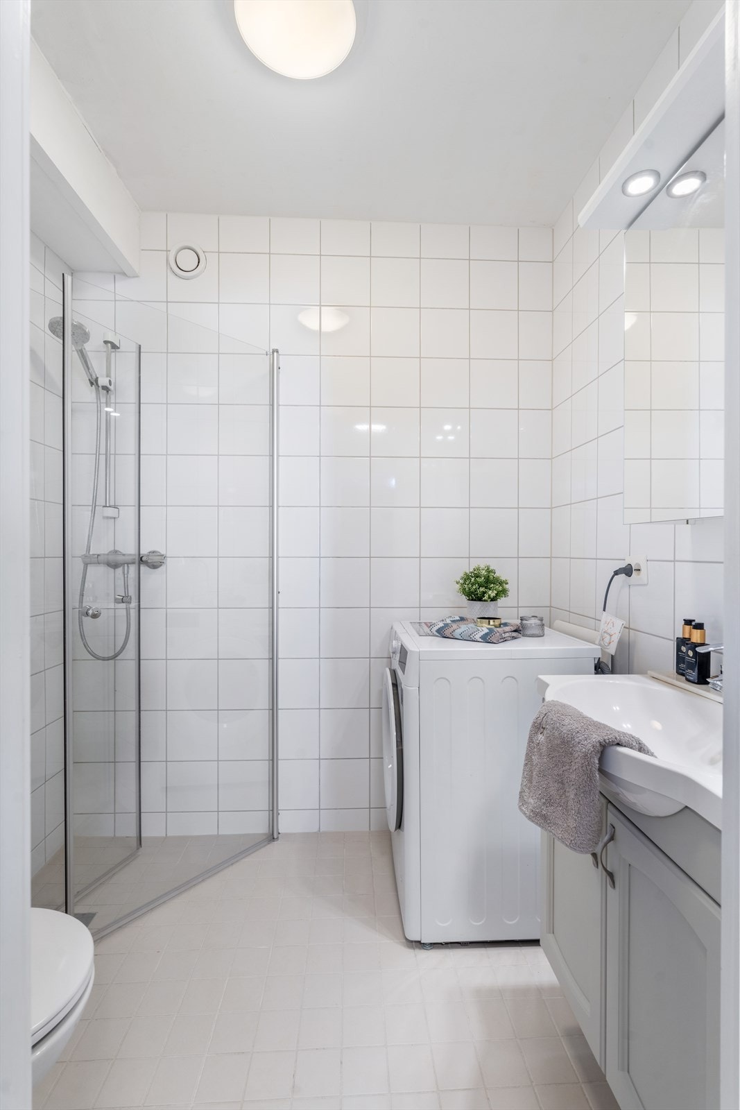 Badet ble oppgradert i 2012 og er helfliset. Galleribilde