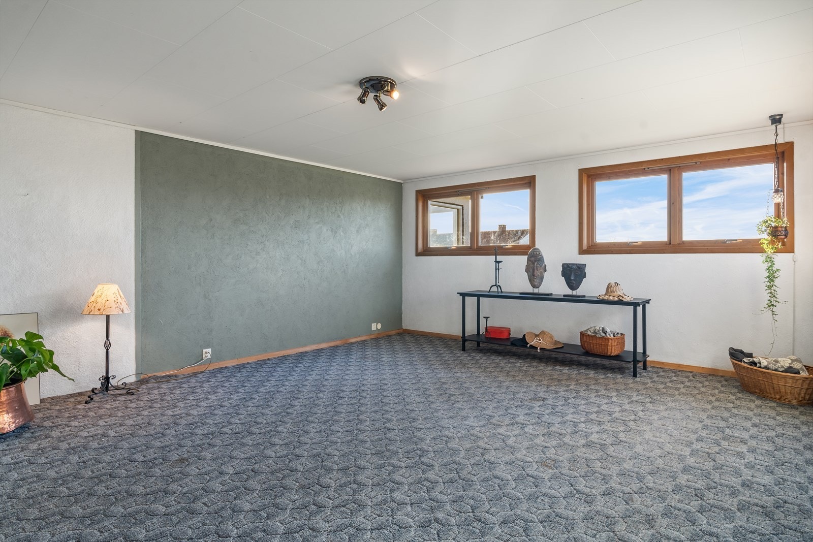 Kjekk kjellerstue av god størrelse med flere møbleringsmuligheter. Galleribilde