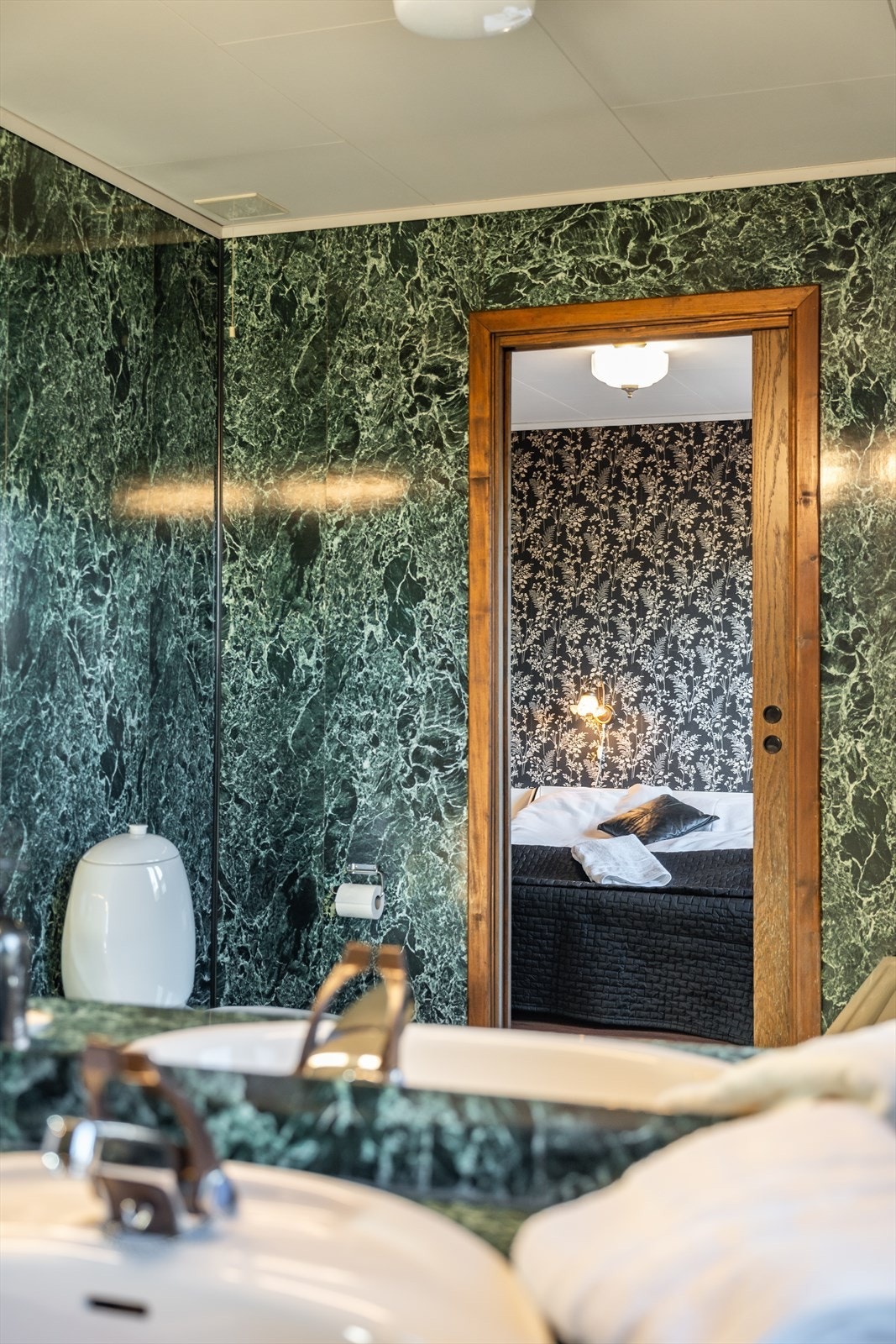 Drømmer du om eget bad? Da har du muligheten her med direkte adkomst fra hovedsoverom. Galleribilde