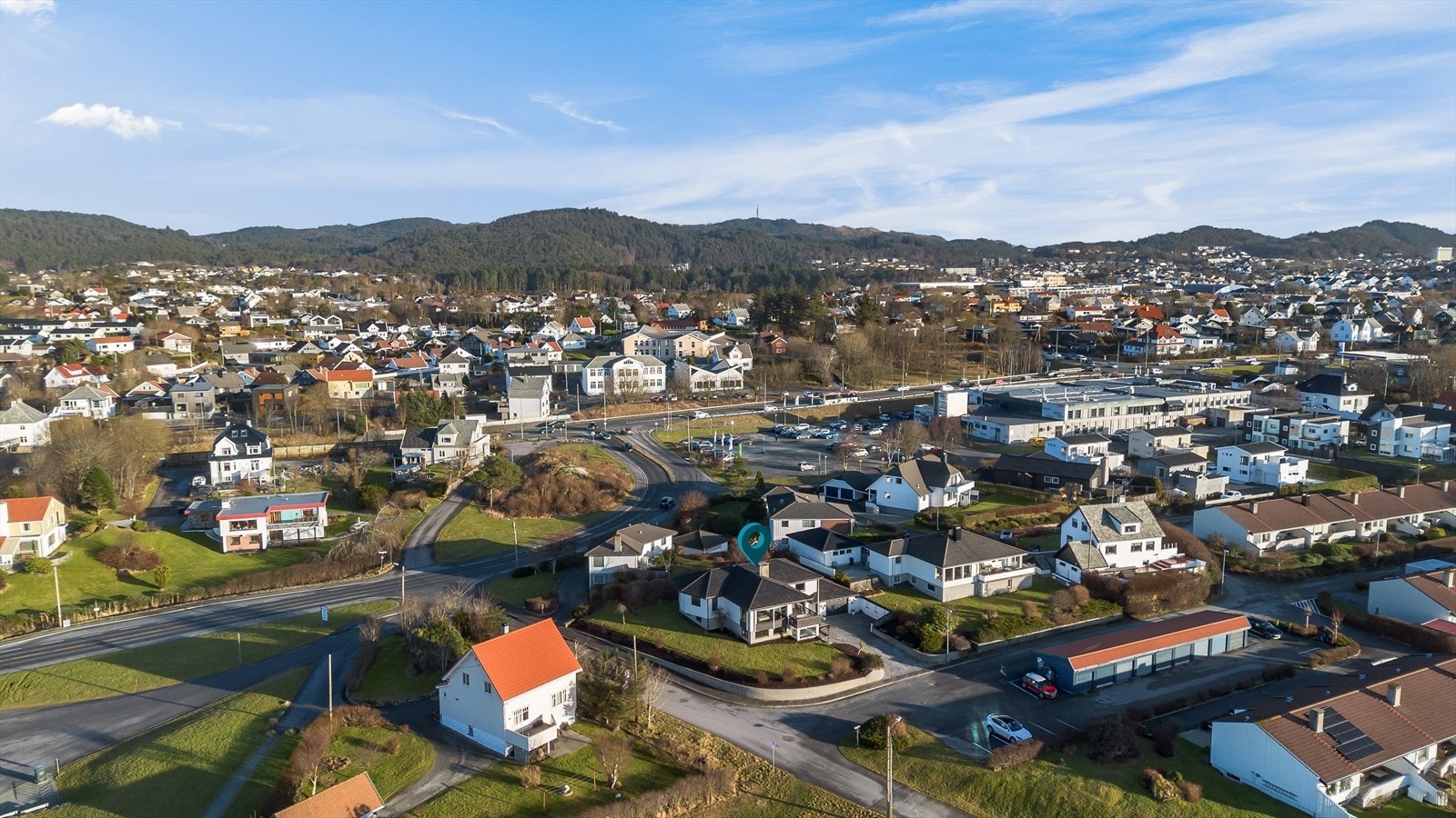 Området er spesielt godt egnet for familier med barn og nyetablert. Gangavstand til "alt" en skulle trenge. Galleribilde