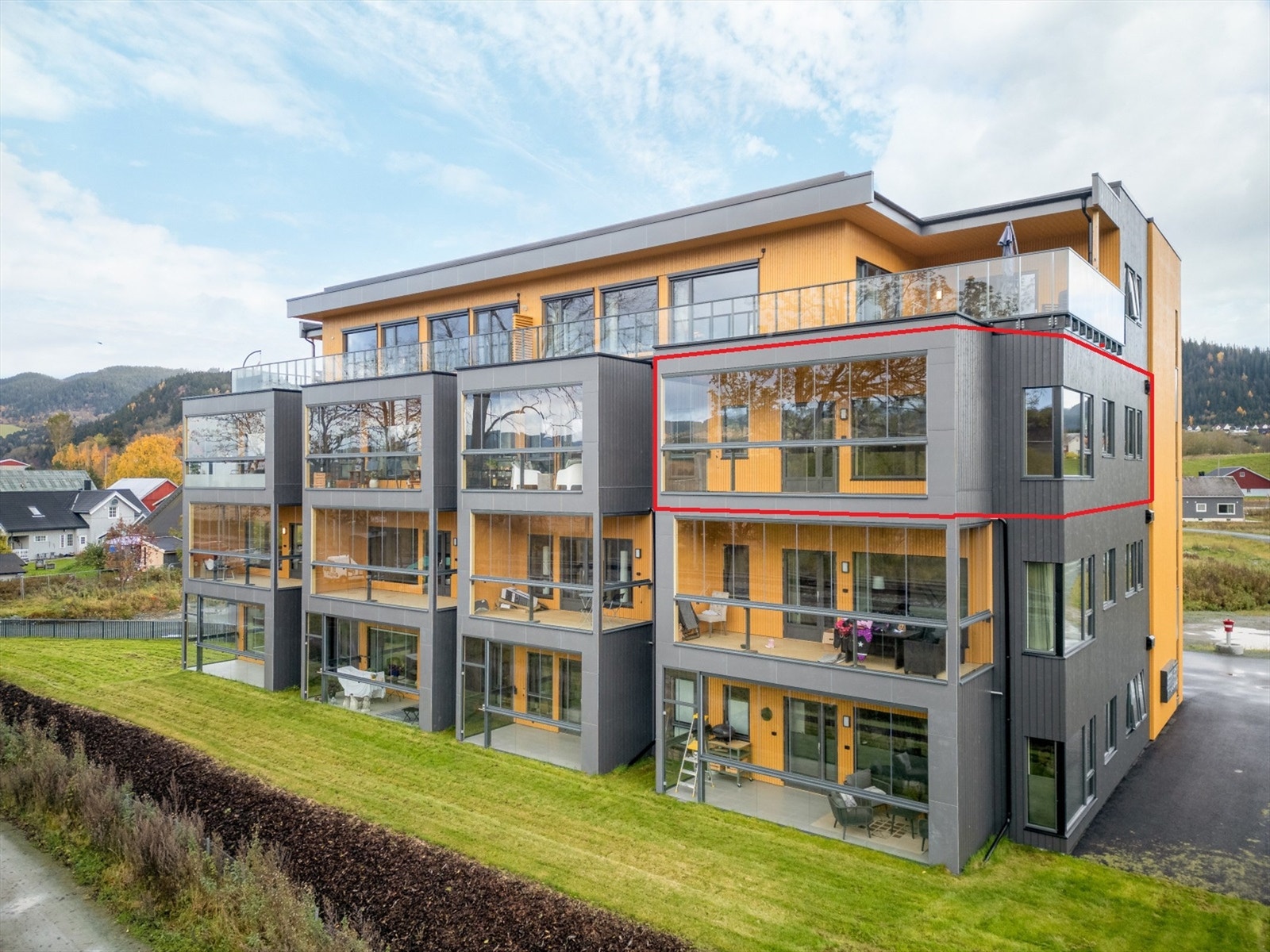 Leiligheten ligger i enden i tredje etasje, og er gjennomgående med god standard Galleribilde