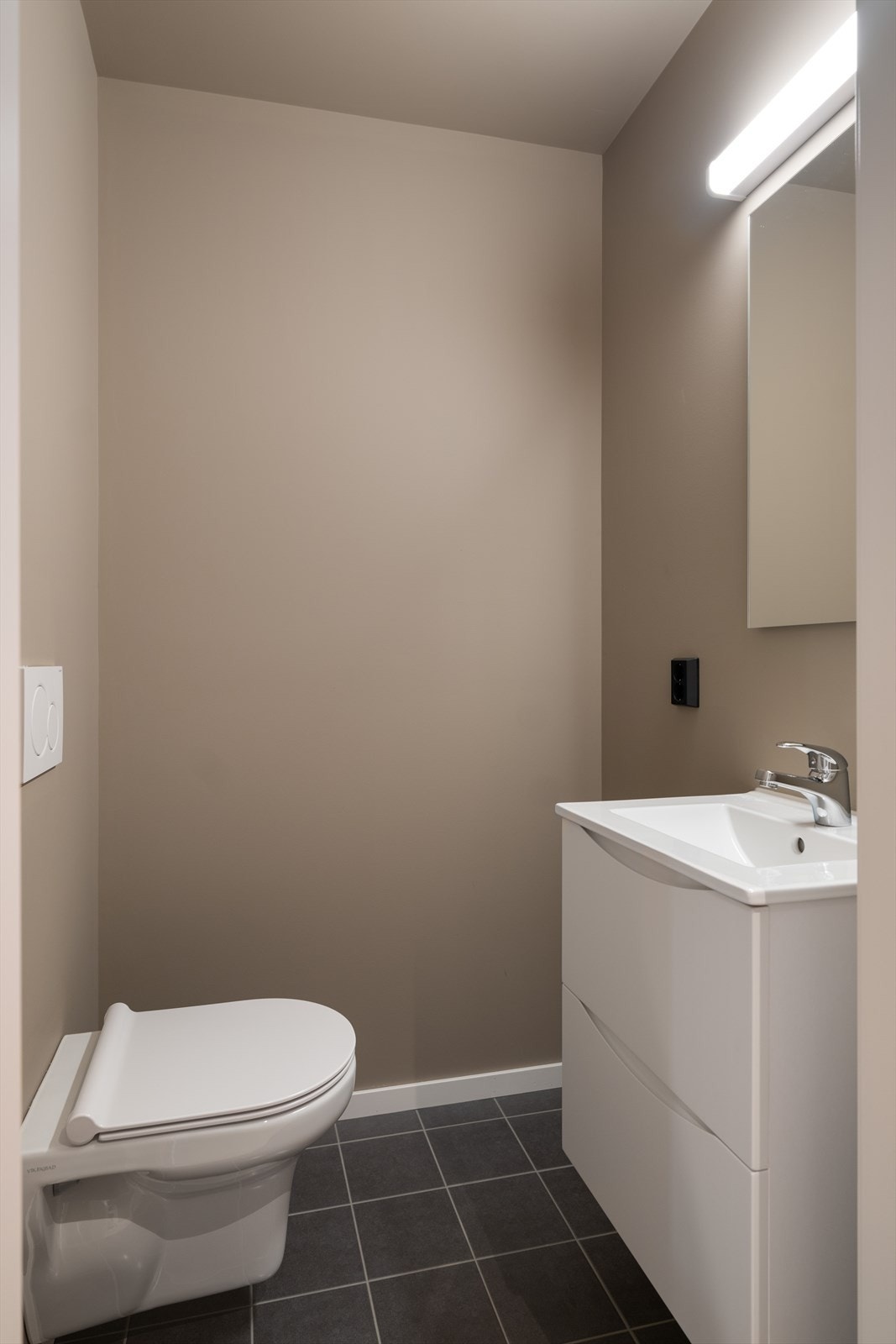 Leiligheten har et ekstra toalettrom, i tillegg til wc på badet. Galleribilde