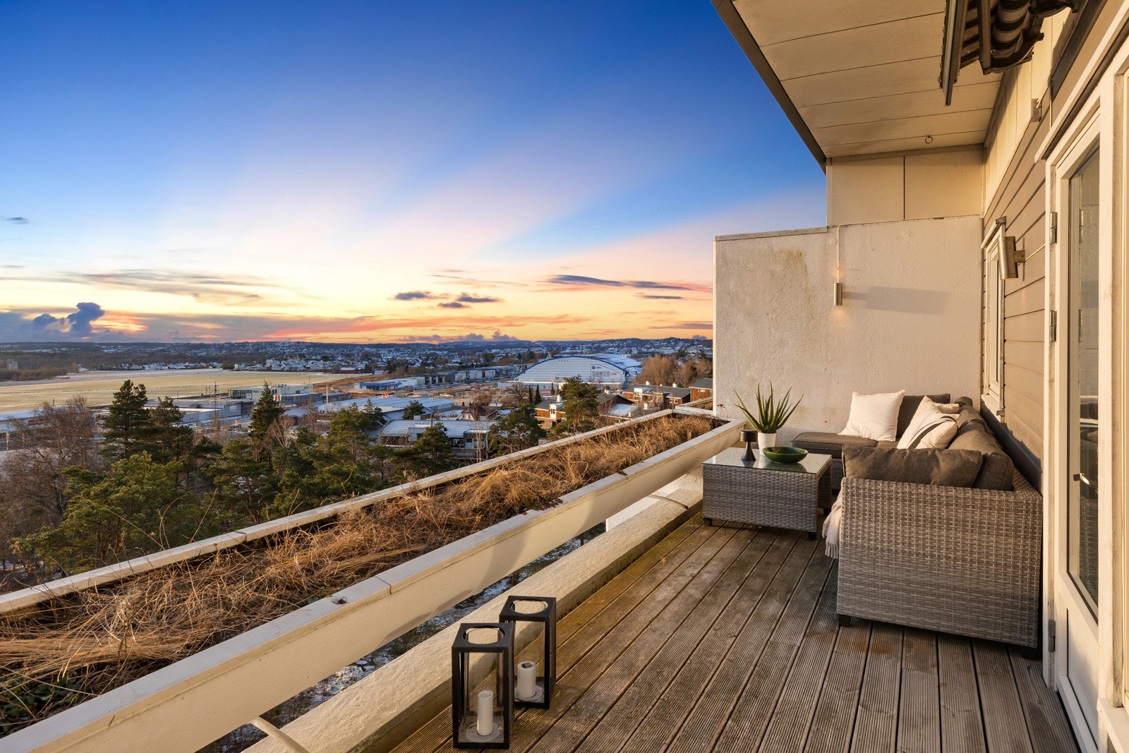 Innholdsrik 4-roms toppleilighet med flott utsikt - Spørsmål? Kontakt PrivatMegleren v/ Martin Spinnvåg tlf 41656540 Galleribilde