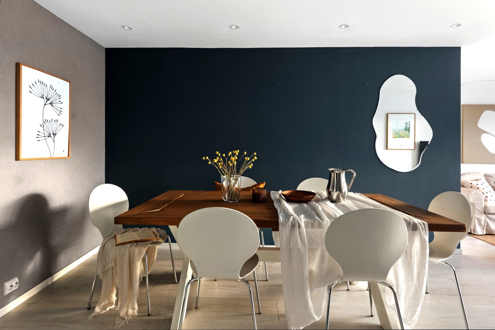 Den er holdt i et moderne og pent fargevalg Galleribilde