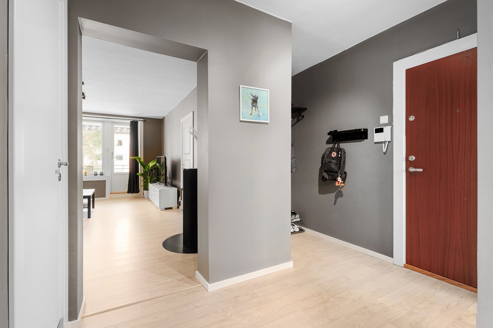 Romslig entré/hall Galleribilde