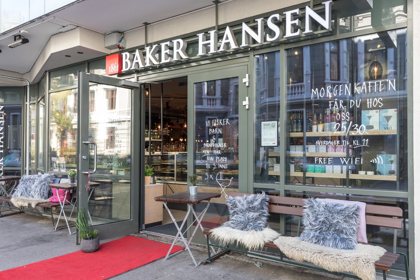 Et rikt utvalg av servicetilbud i umiddelbar nærhet. Det er kort vei til Bogstadveien. Galleribilde