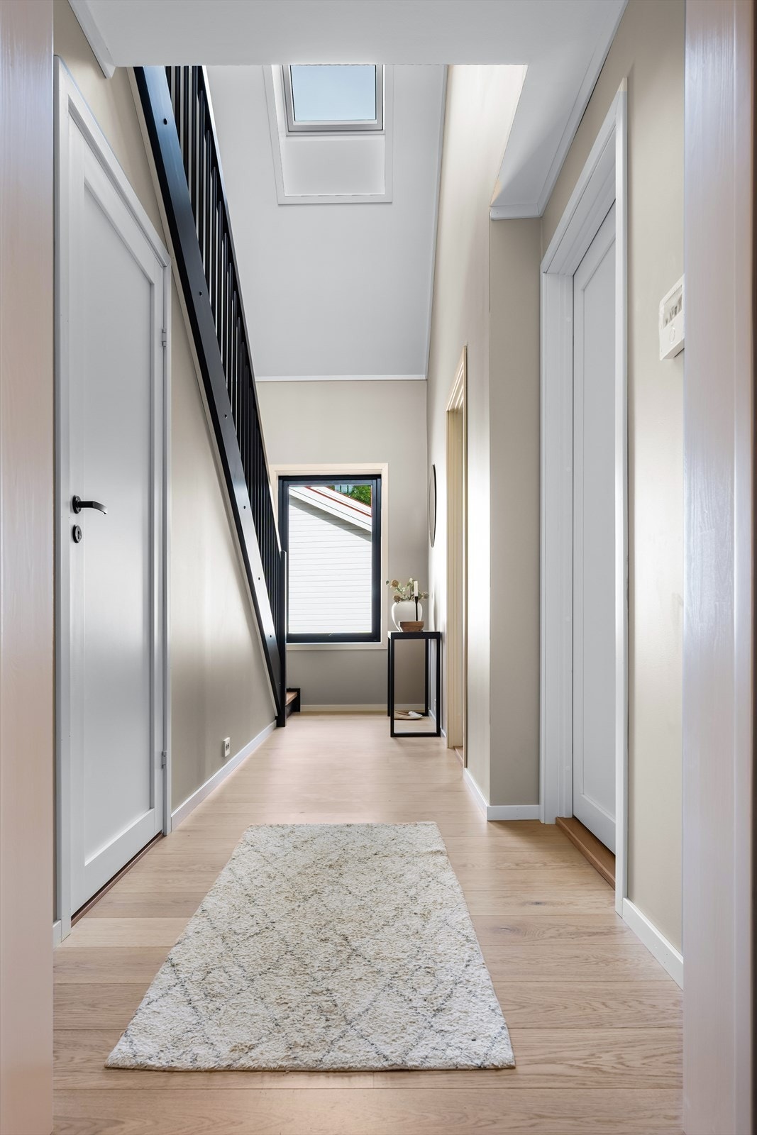 Lys entre ønsker velkommen inn. Galleribilde