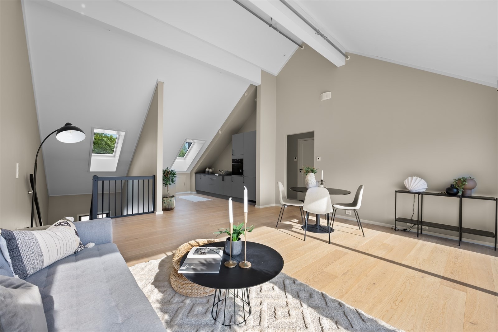 Åpen løsning mot kjøkken. Galleribilde