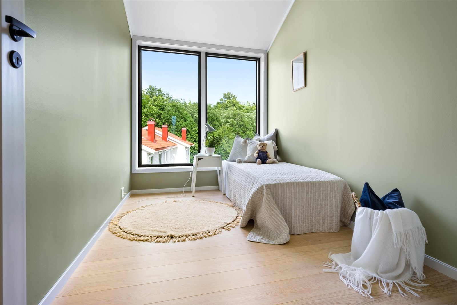 Soverom 1 i 3. etg med størrelse som passer godt som barnerom. Galleribilde