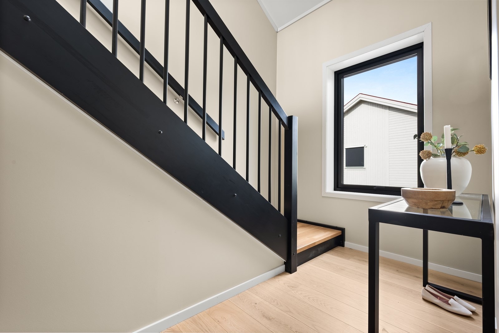 Solid trapp leder opp til 3. etg. Galleribilde