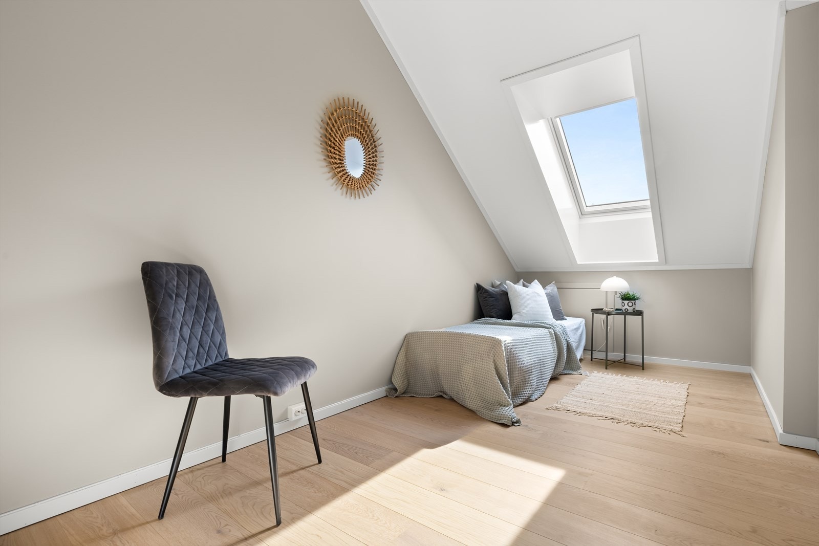 Soverom 2 i 3. etg med overlysvindu. Galleribilde