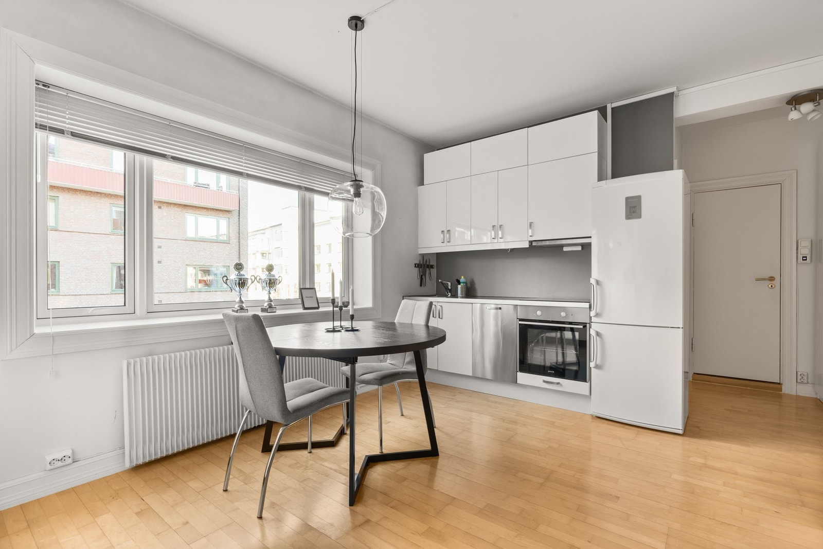 Leiligheten fremstår velholdt med kjøkken fra 2009. Galleribilde