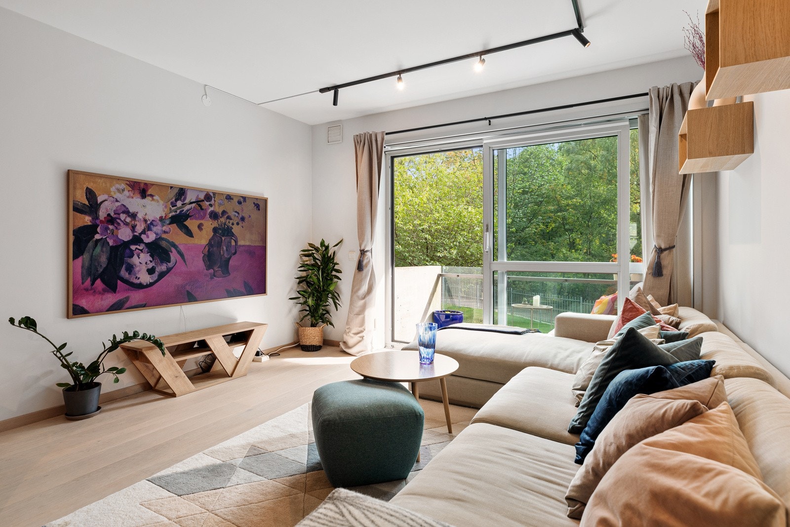 Her får du en eksklusiv 3-roms leilighet med høy standard og nydelig utsikt mot Akerselva. Galleribilde