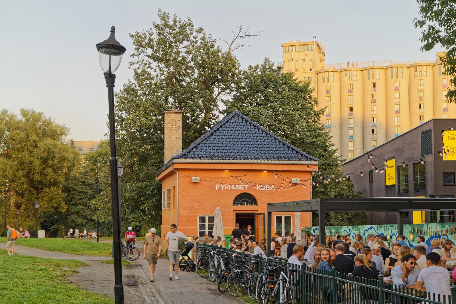 Ikke minst ligger berømte Vulkan få minutters gange fra eiendommen - et populært område med blant annet stort matmarked, treningssenter og konsertlokaler. Galleribilde