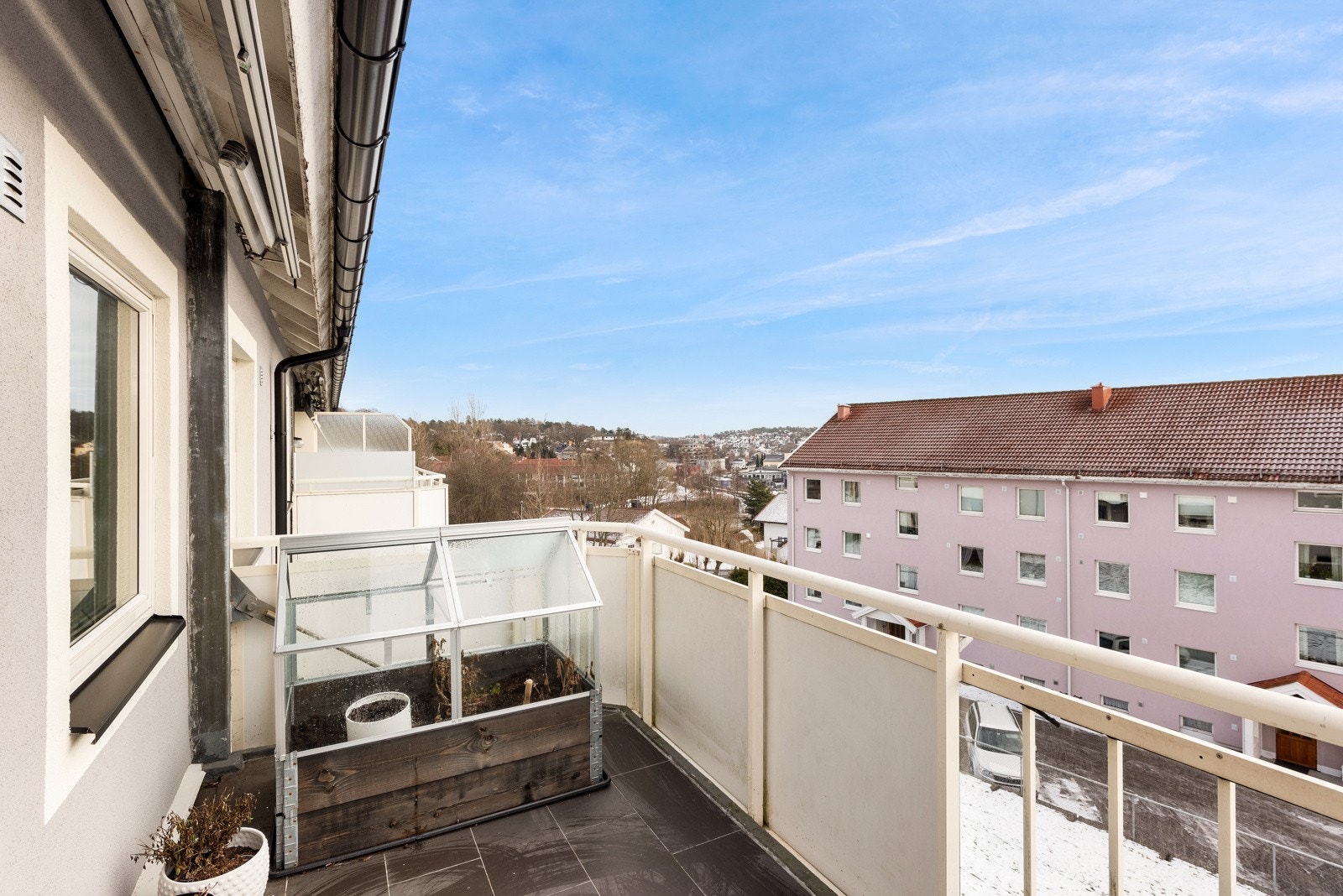 Balkong m/ gode sol-og utsiktsforhold! Galleribilde