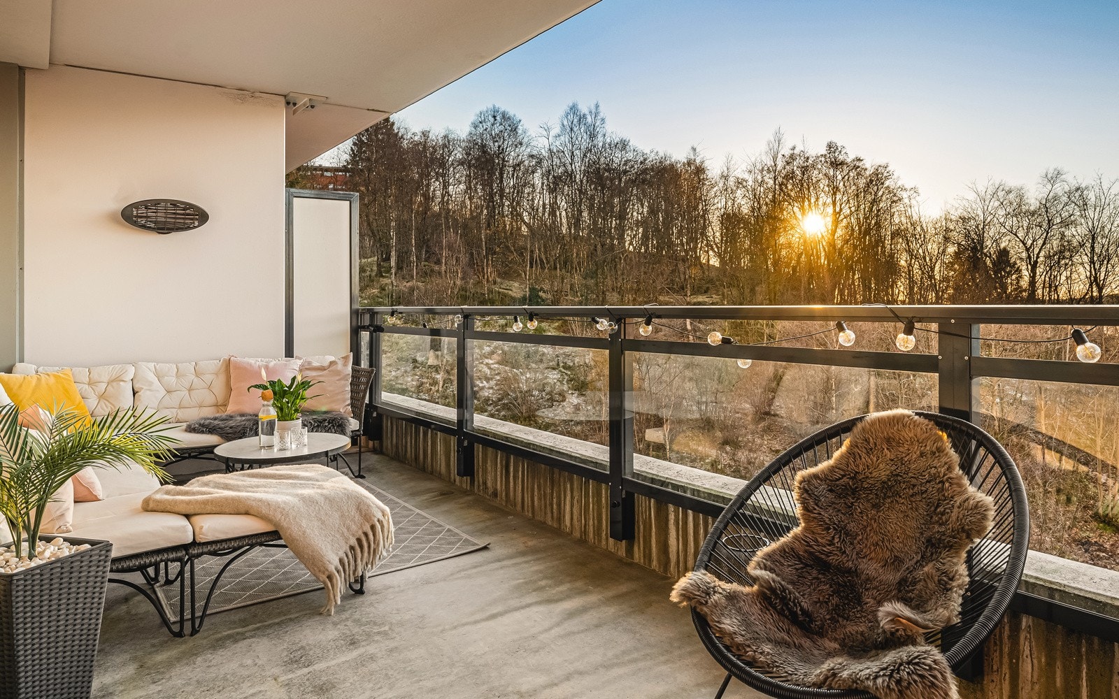 - Den vestvendte beliggenheten gir fantastiske solforhold på ettermiddag og kveld, samt utsikt over Bergensdalen og Løvstakken - Galleribilde