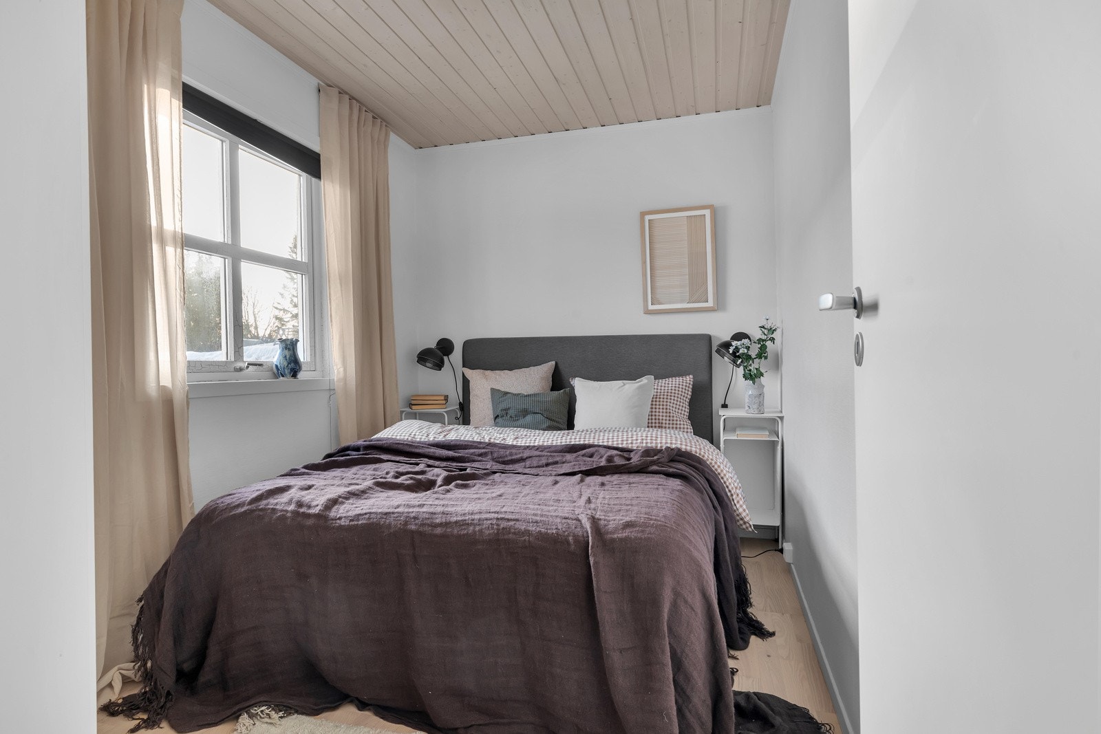 Soverom 1 mot sør i 1. etasje Galleribilde