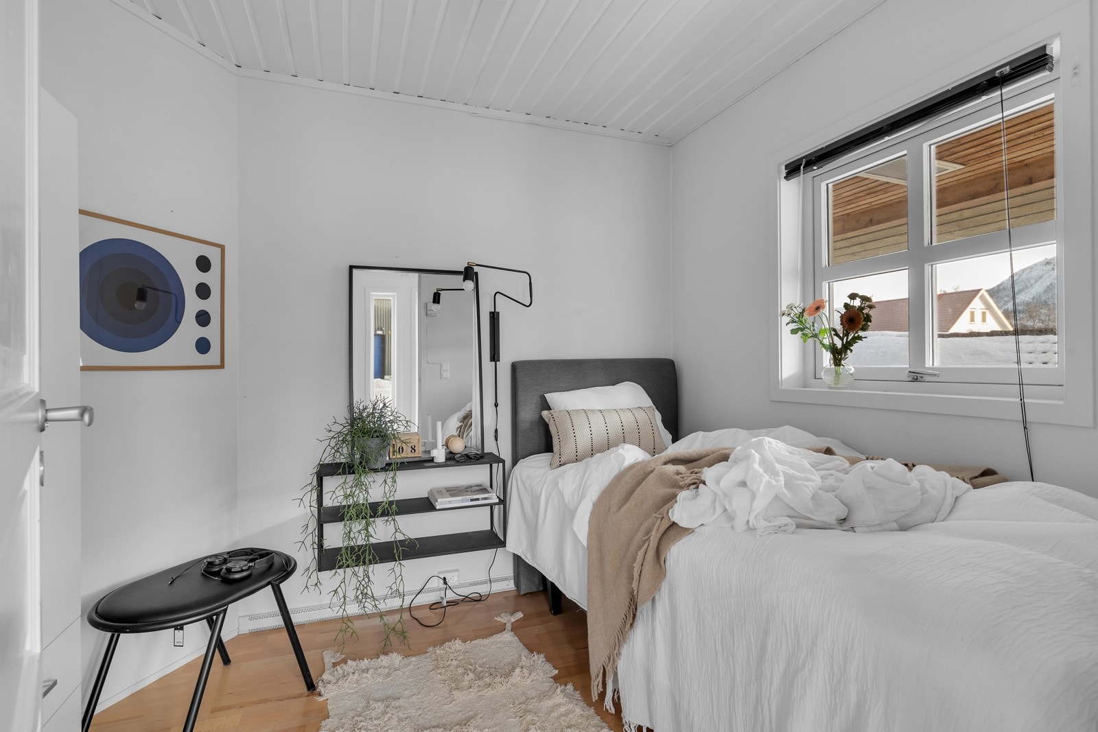 Soverom 1 er har adkomst fra inngangspartiet Galleribilde