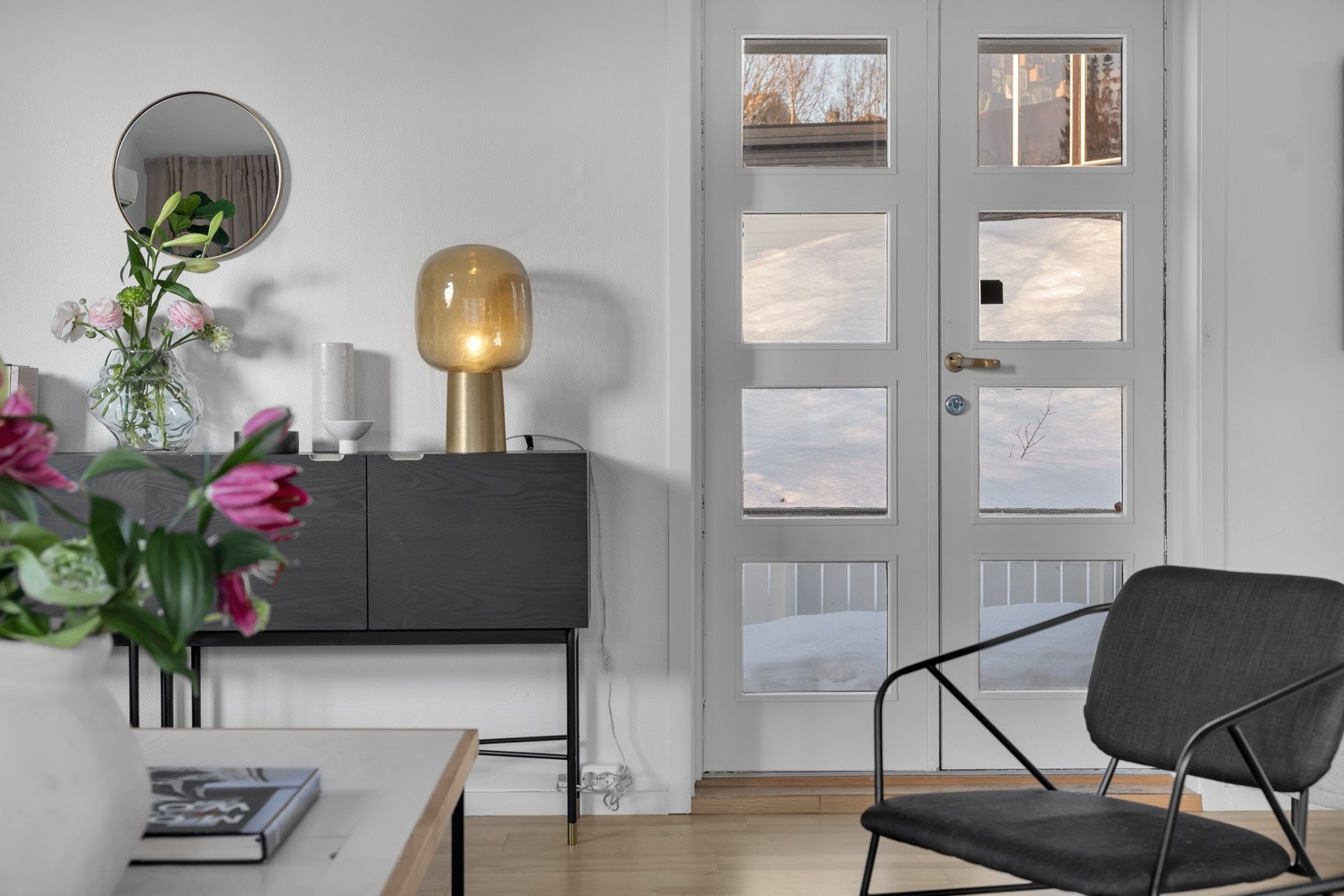 Fra dagligstuen er det utgang til vestvendt terrasse hvor ettermiddagssol nytes Galleribilde