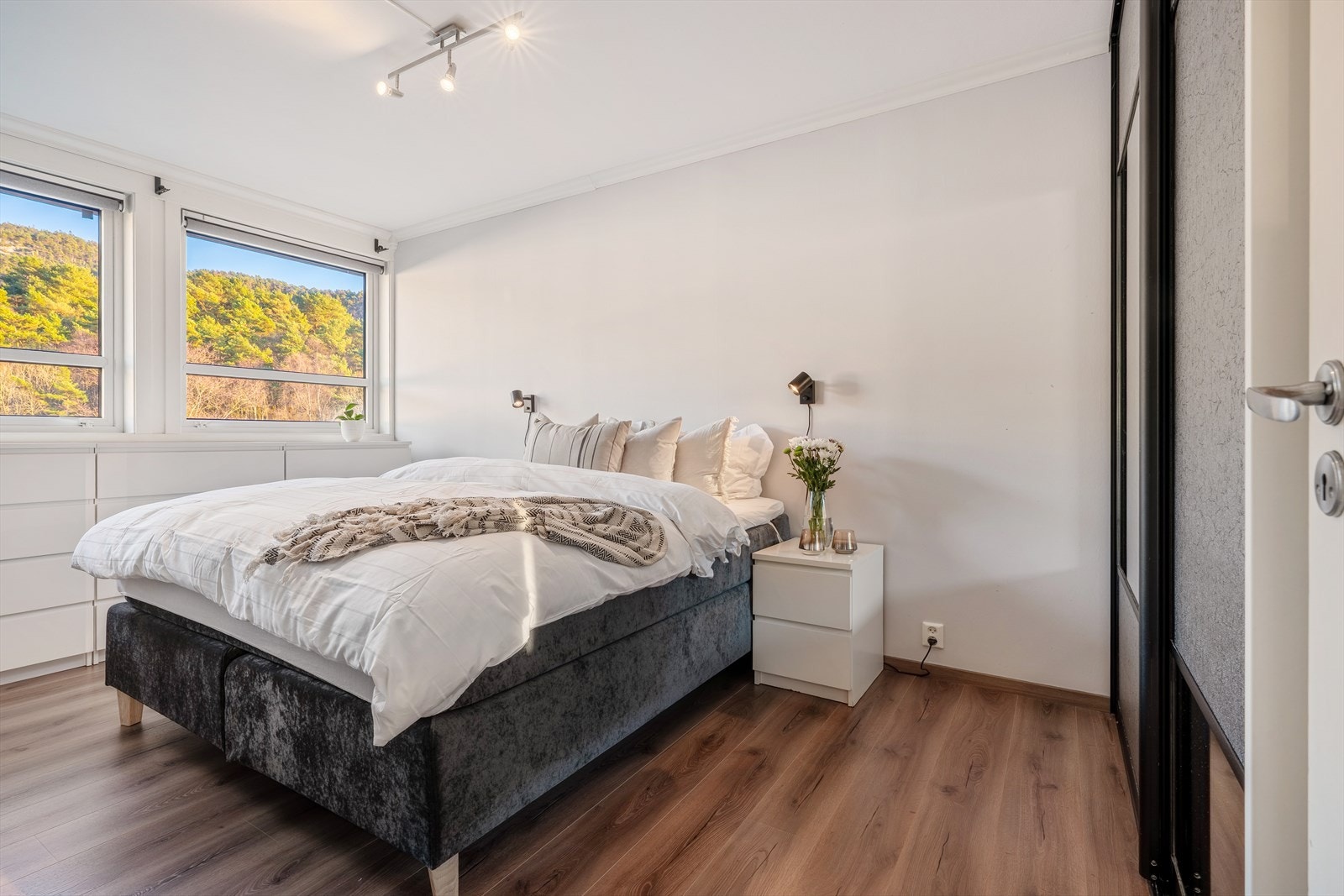 - Leiligheten har to soverom, hvor hovedsoverommet måler 14,1m² - Galleribilde