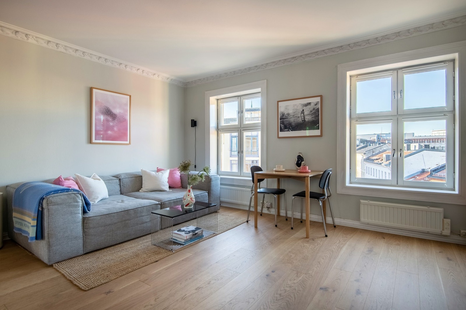 Dette er et rom du vil trives i, enten du ønsker avslapning eller hyggelige sammenkomster. Galleribilde