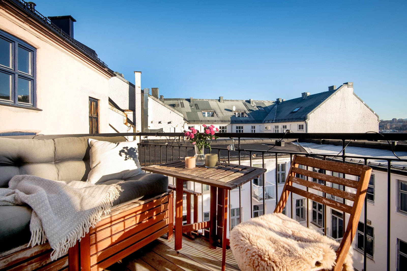 Balkongen på 4m² gir en fin forlengelse av leiligheten. Galleribilde