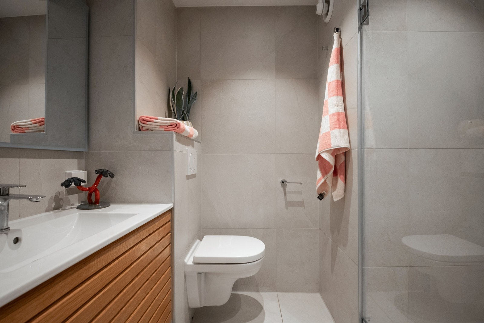 Lekkert baderom som ble pusset opp i 2022 (dokumentasjon foreligger). Galleribilde