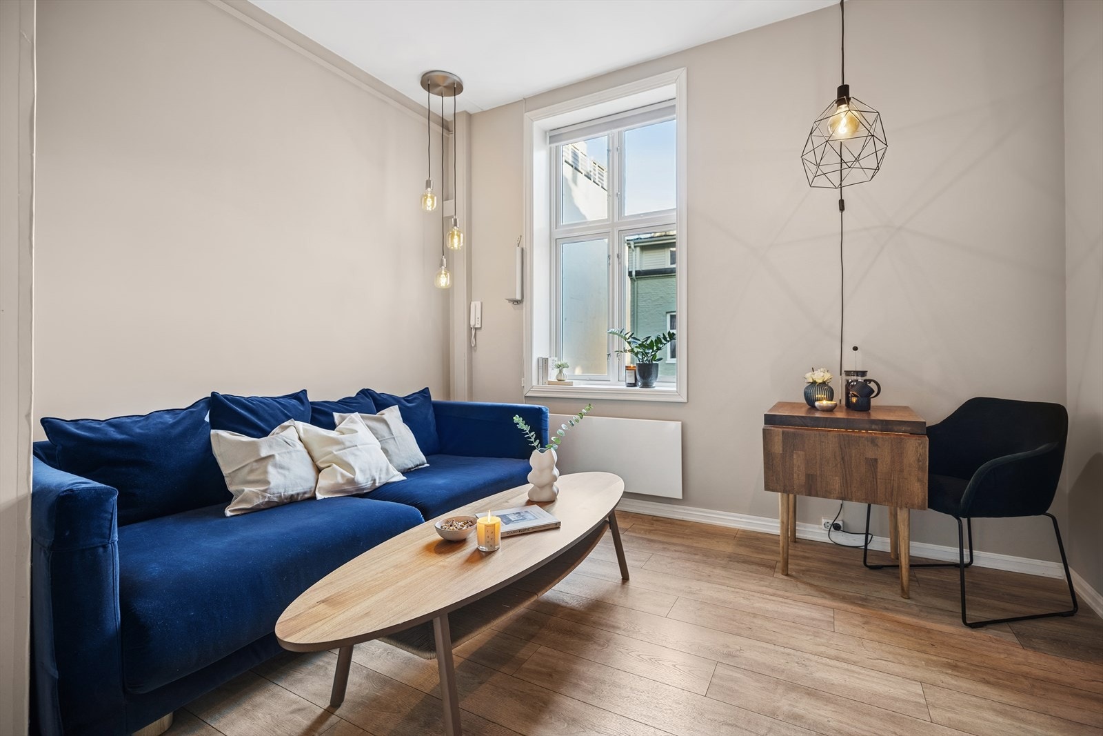 Leiligheten har en åpen stue/kjøkken løsning med stor møbleringsfrihet. Galleribilde