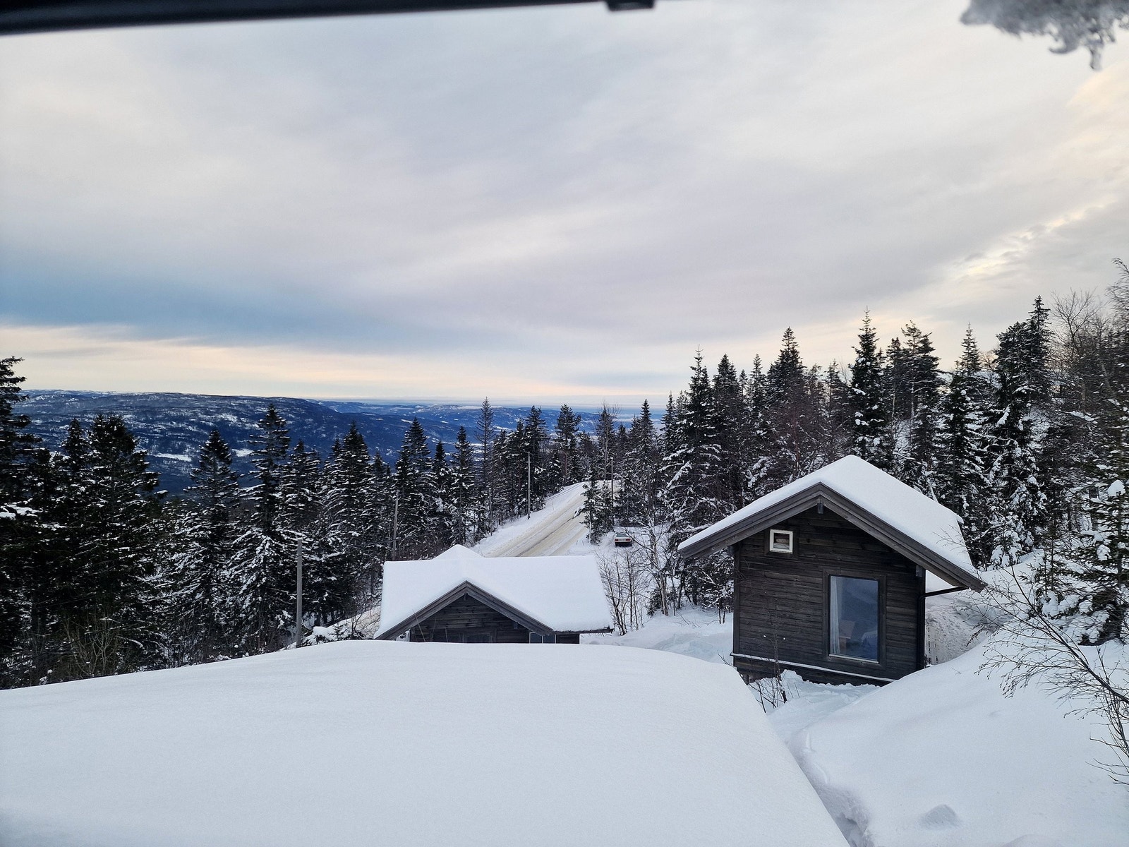 Utsikt mot Norsjø fra øvre del av hytta. Galleribilde