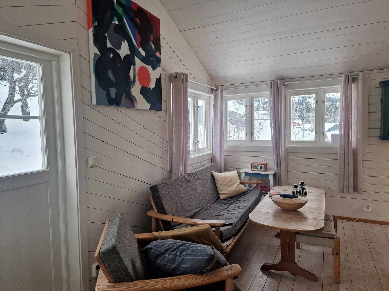 Stue med terrasseutgang øvre del av hytta. Galleribilde