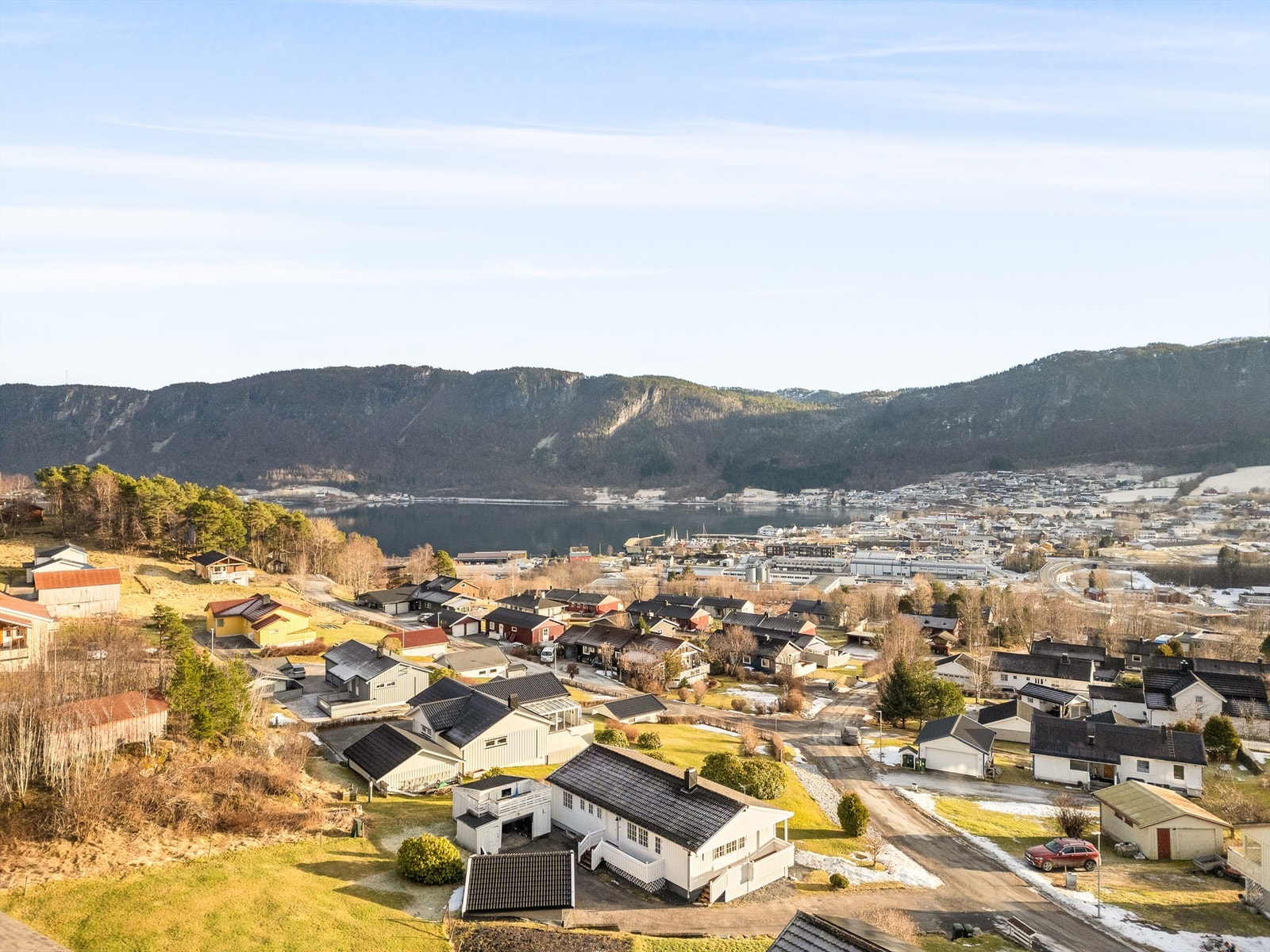 I Kyrksæterøra er det mange flotte turområder å utforske. Populære destinasjon er blant annet Tyskstien, Dalumsfjellet og Ånavassheia. Området byr ellers på et vakkert og trygt miljø, ideelt for de som setter pris på naturopplevelser og friluftsliv. Galleribilde