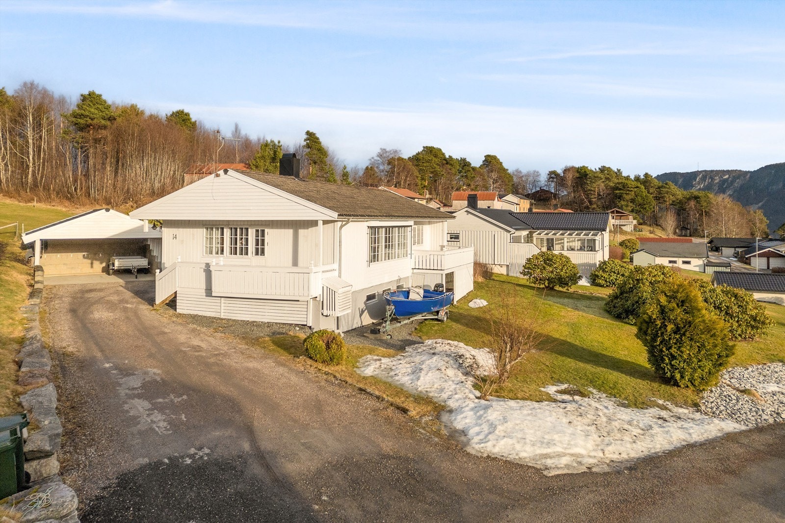 Her bor du med kort vei til blant annet servicetilbud, bussforbindelser og flotte turmuligheter. Galleribilde