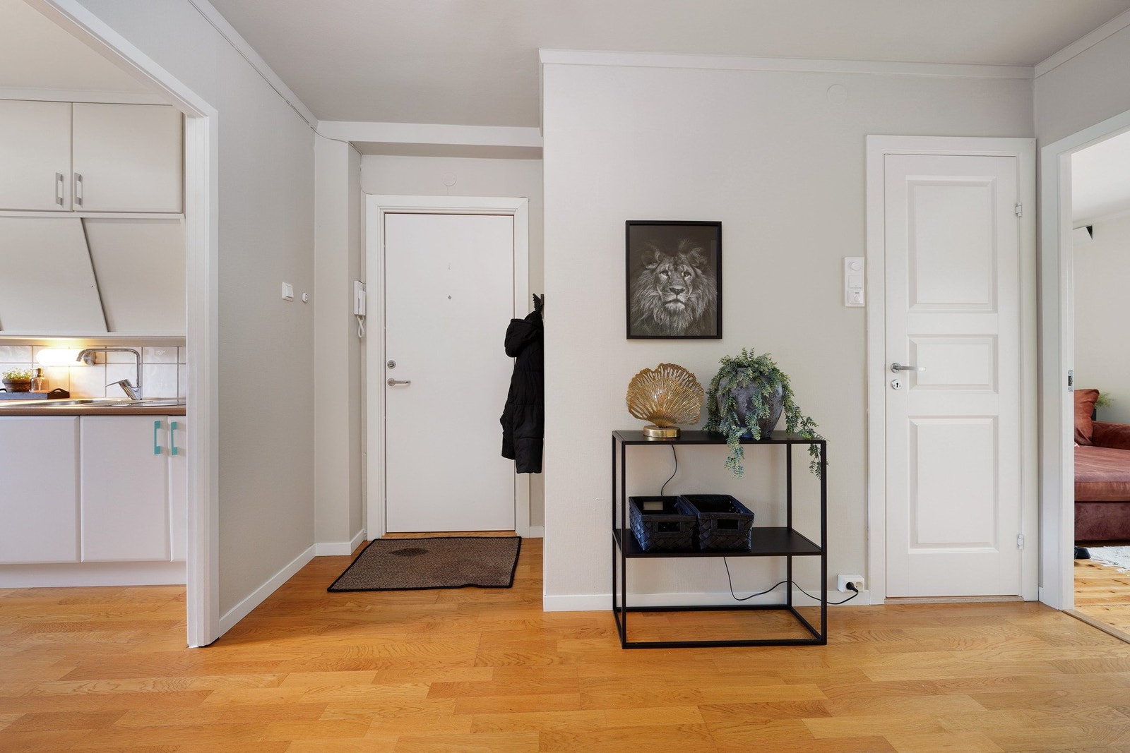 Leiligheten har to utvendige boder - en i kjeller og en på loft. Galleribilde