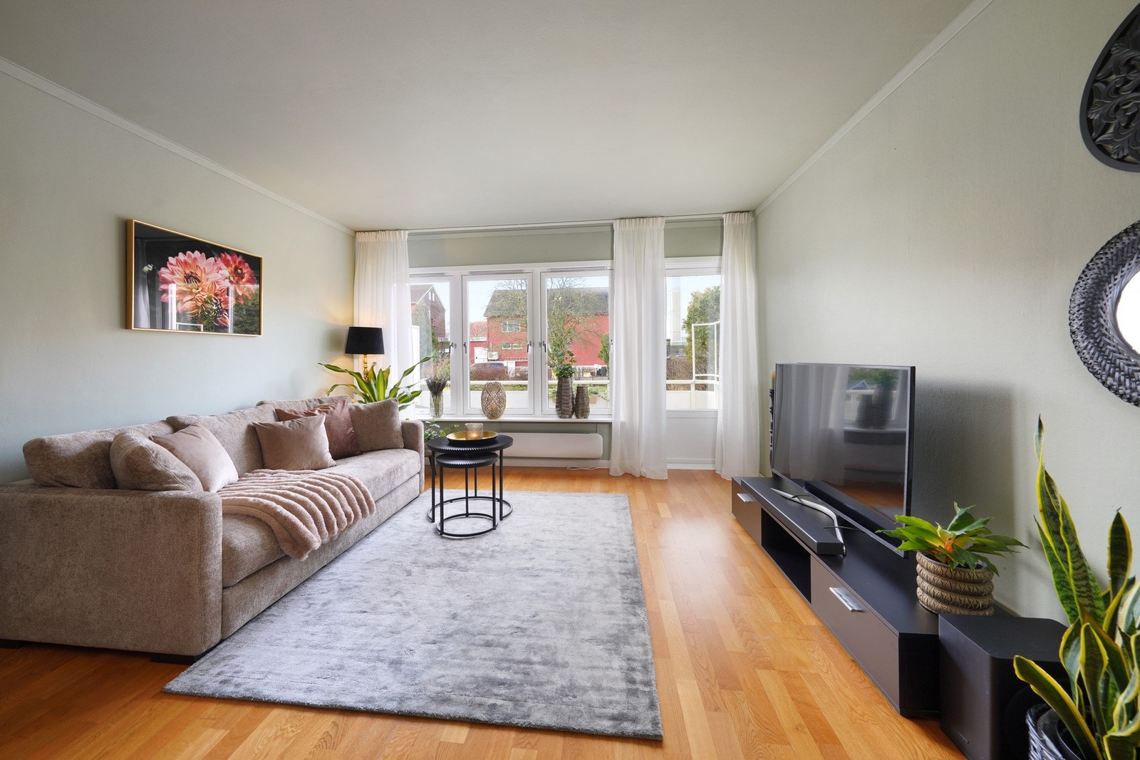 Lys og innbydende stue. Galleribilde