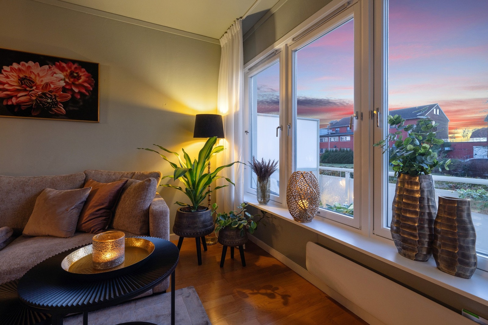 Koselig leilighet med fin atmosfære - ligger i en høy første etasje. Galleribilde