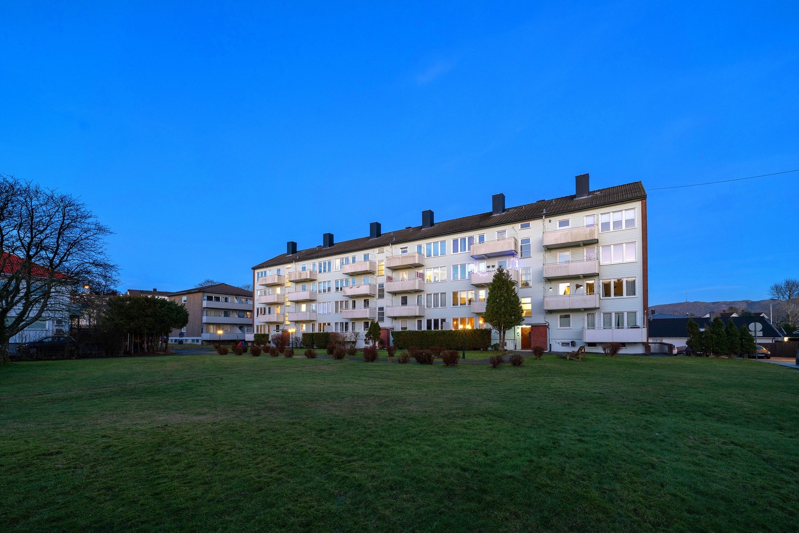 Flotte, grønne fellesområder. Parkering på sameiets tomt. Galleribilde