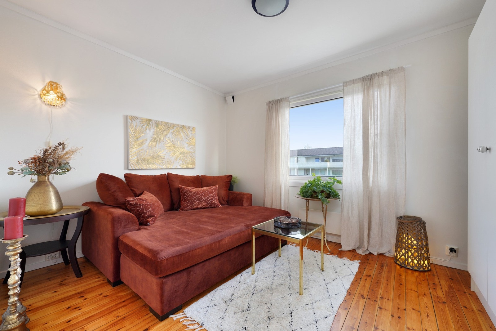 Soverom nummer to - i dag innredet som en ekstra stue. Galleribilde