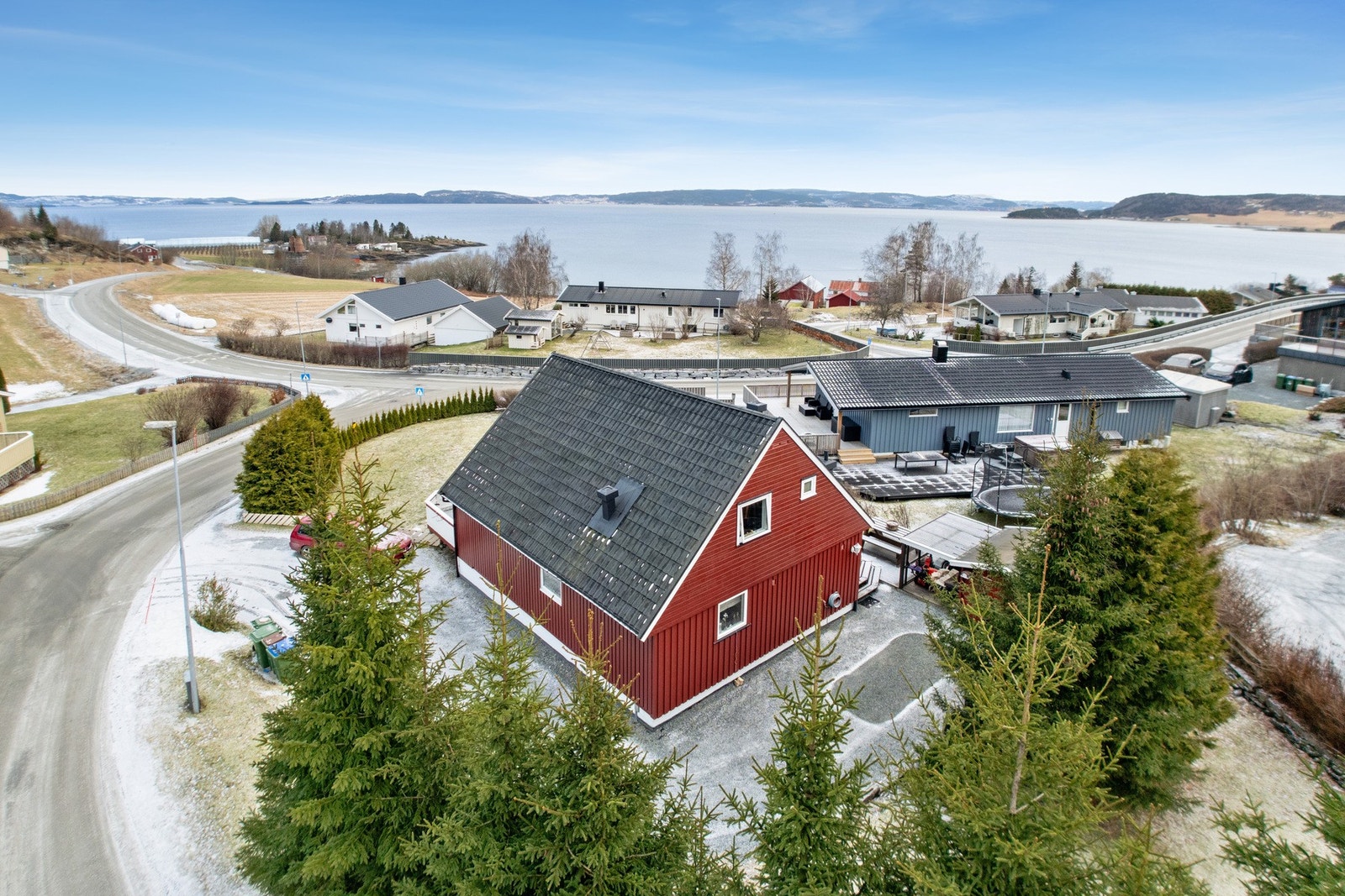 Enebolig beliggende fint til på Nesset med gangavstand til sjøen og fine turområder. . Galleribilde