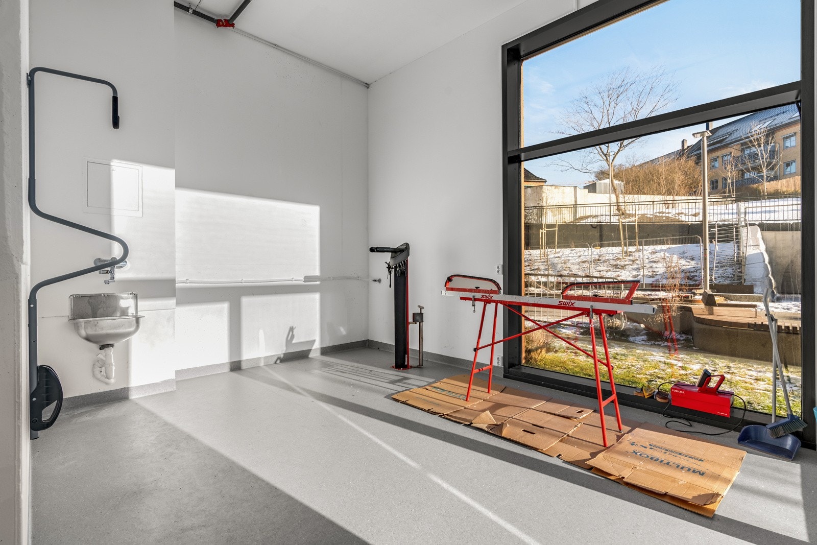 Felles service- og smørebod Galleribilde