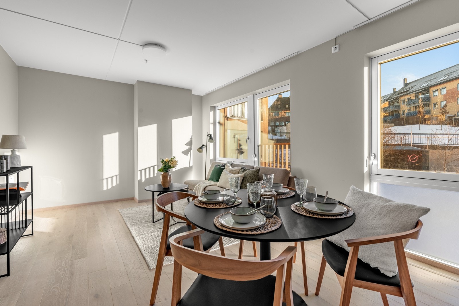 Leiligheten ligger i byggets 2. etg med heisadkomst Galleribilde