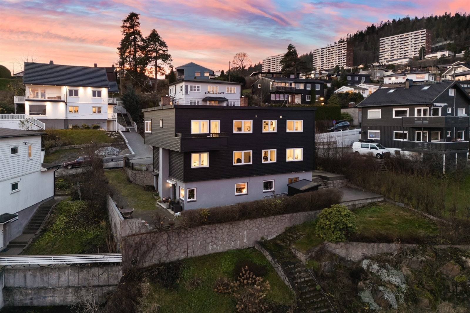 Delikat enebolig på nydelig utsiktstomt - Garasje - Kort gangavstand til skole og marka! Galleribilde