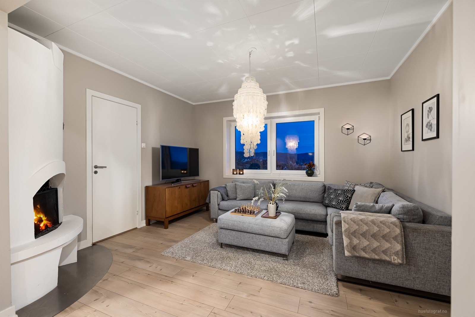 Denne store og herskaplige familieboligen har gjennomtenkte løsninger som gir optimal funksjonalitet og komfort. Galleribilde