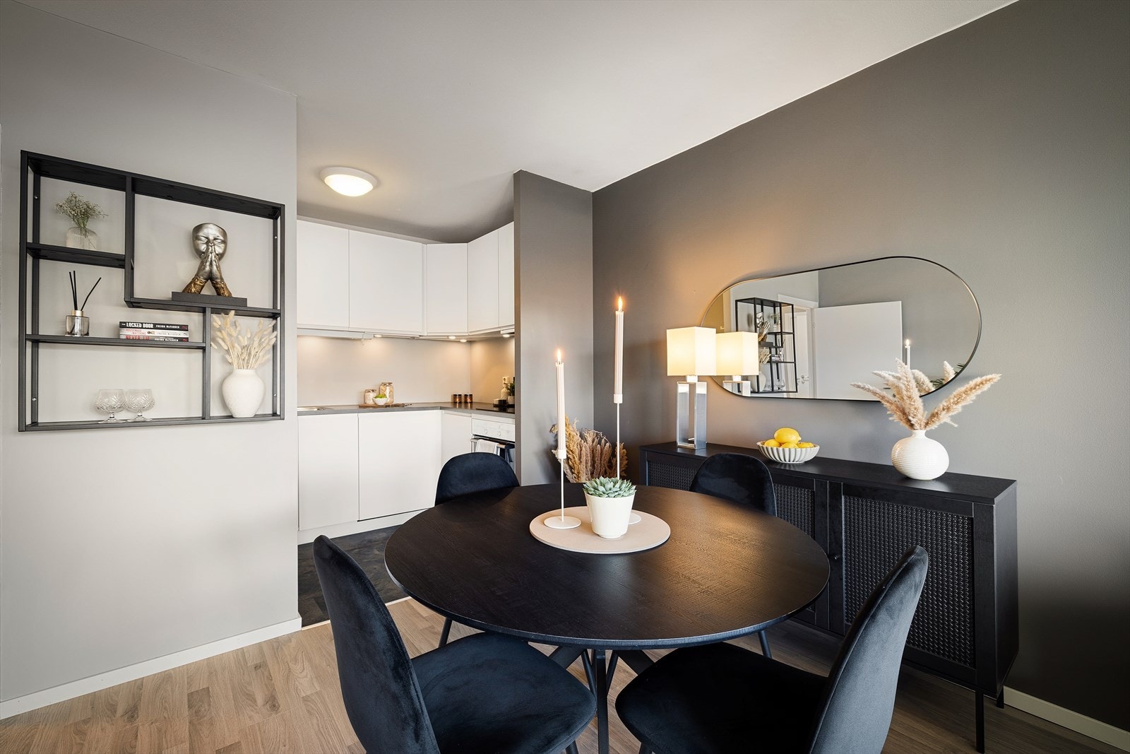 Spisestue og kjøkken Galleribilde