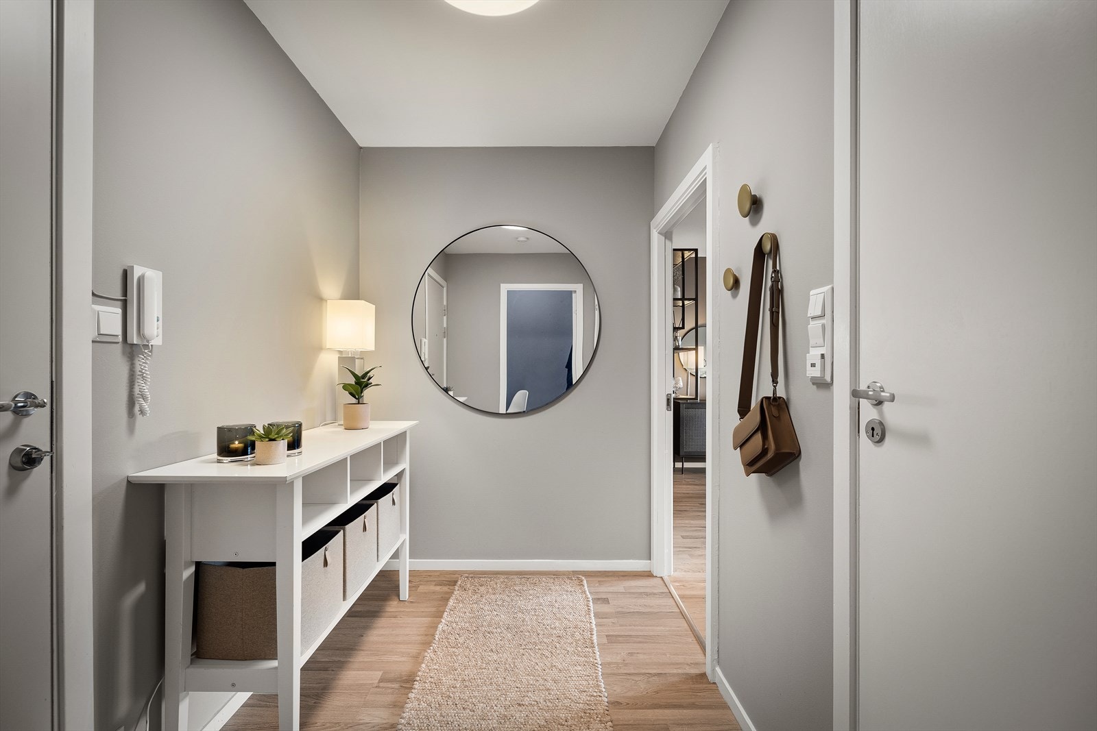 Entre/gang i hjertet av boligen Galleribilde