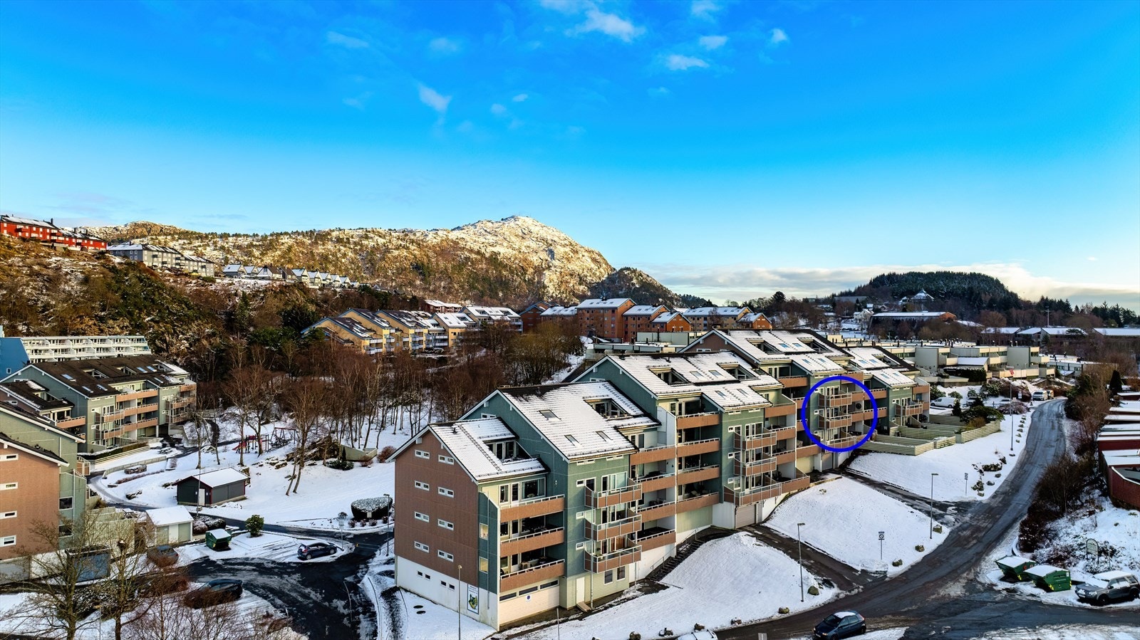 Velkommen til Olsvikmarken 24: Flott leilighet med vestvendt og solrik balkong Galleribilde
