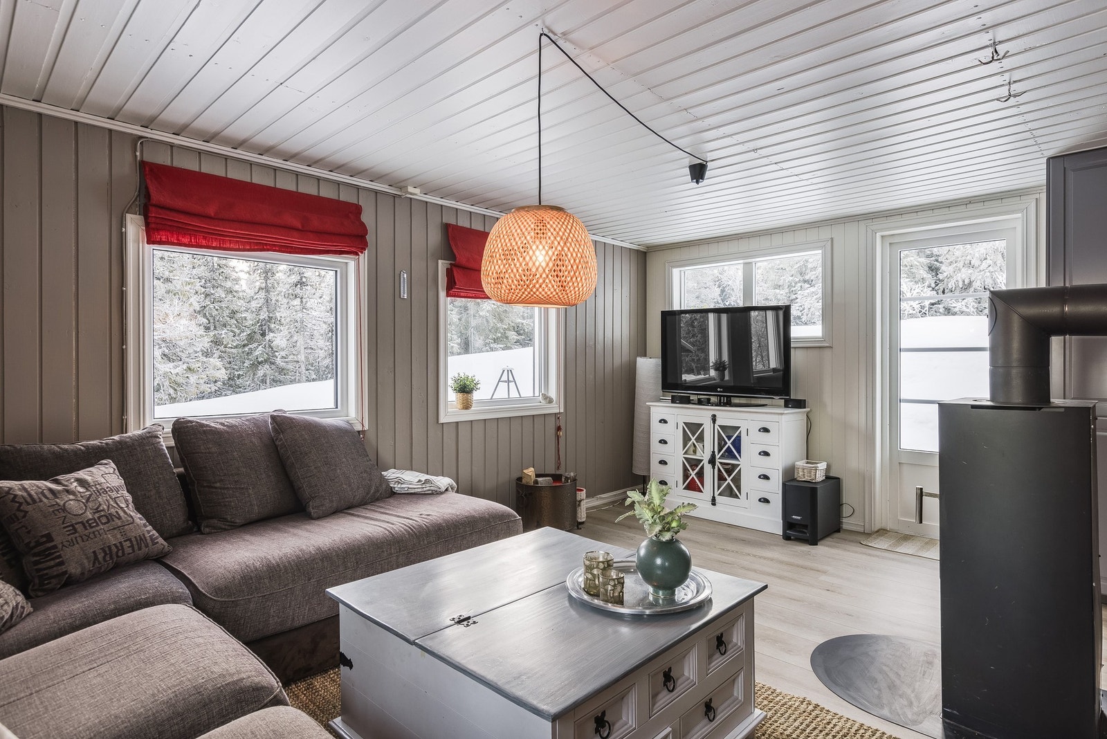 Allrum med kamin. Galleribilde