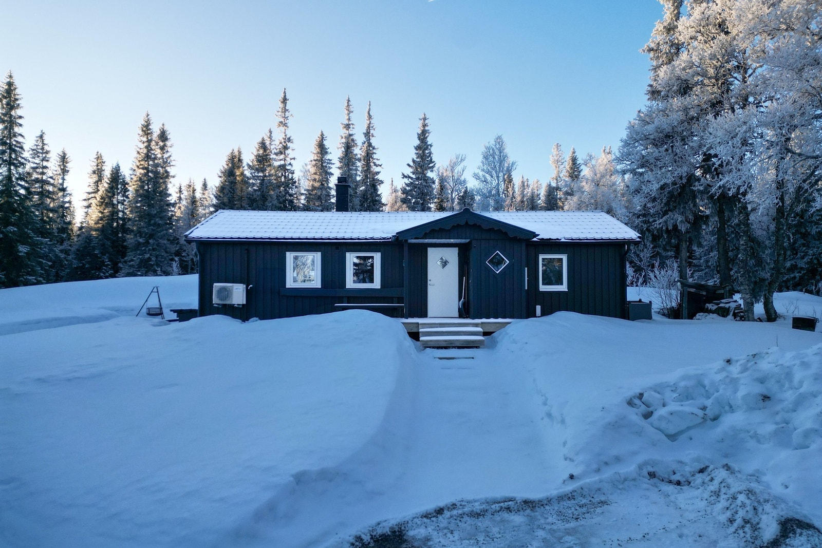 Vy nerifrån parkeringen. Galleribilde